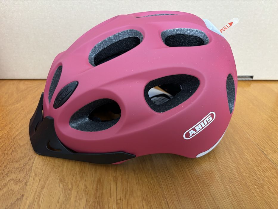 Kask rowerowy Abus Youn-I ACE (52-57 cm) z lampką, czerwony