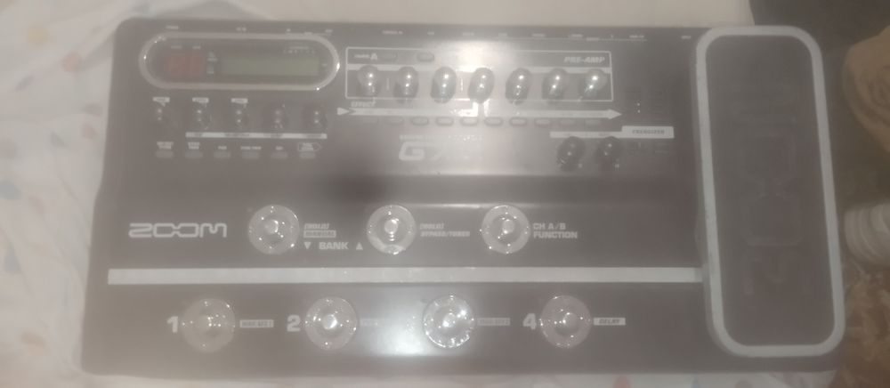 Pedaleira de efeitos zoom G7.u1T