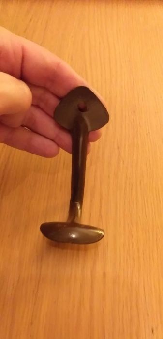 Cabide de design antigo que não marca a roupa