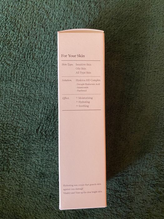 Сонцезахисний крем SPF з гіалуроновою кислотою та пептидами Doctors