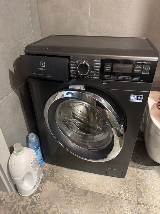 Pralka Electrolux czarna