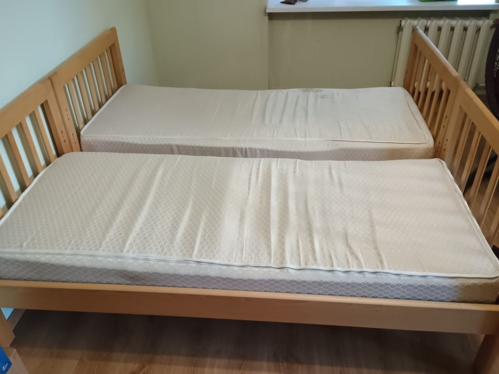 Продам ліжко з матрацом.