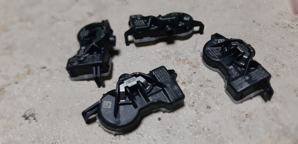 Czujnik ciśnienia TPMS Renault Dacia NISSAN KOMPLET 407004CB0A + zawor