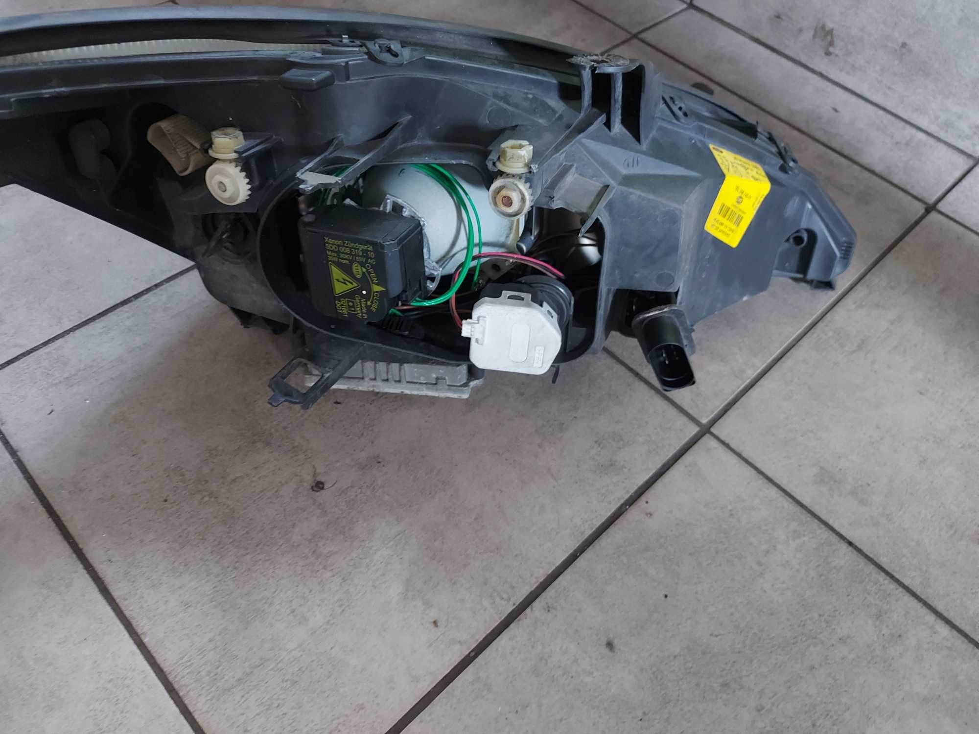 Ford Focus MK1 Lift lampa przednia lewa XENON FV transport/dostawa