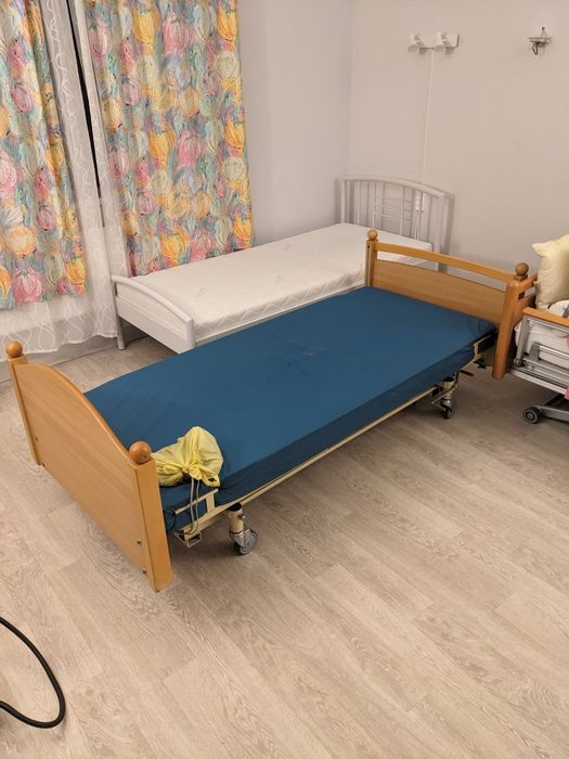 Медична кровать з електроприводом