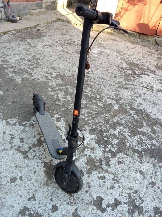 електросамокат XIaomi Ellectric Scooter Essential