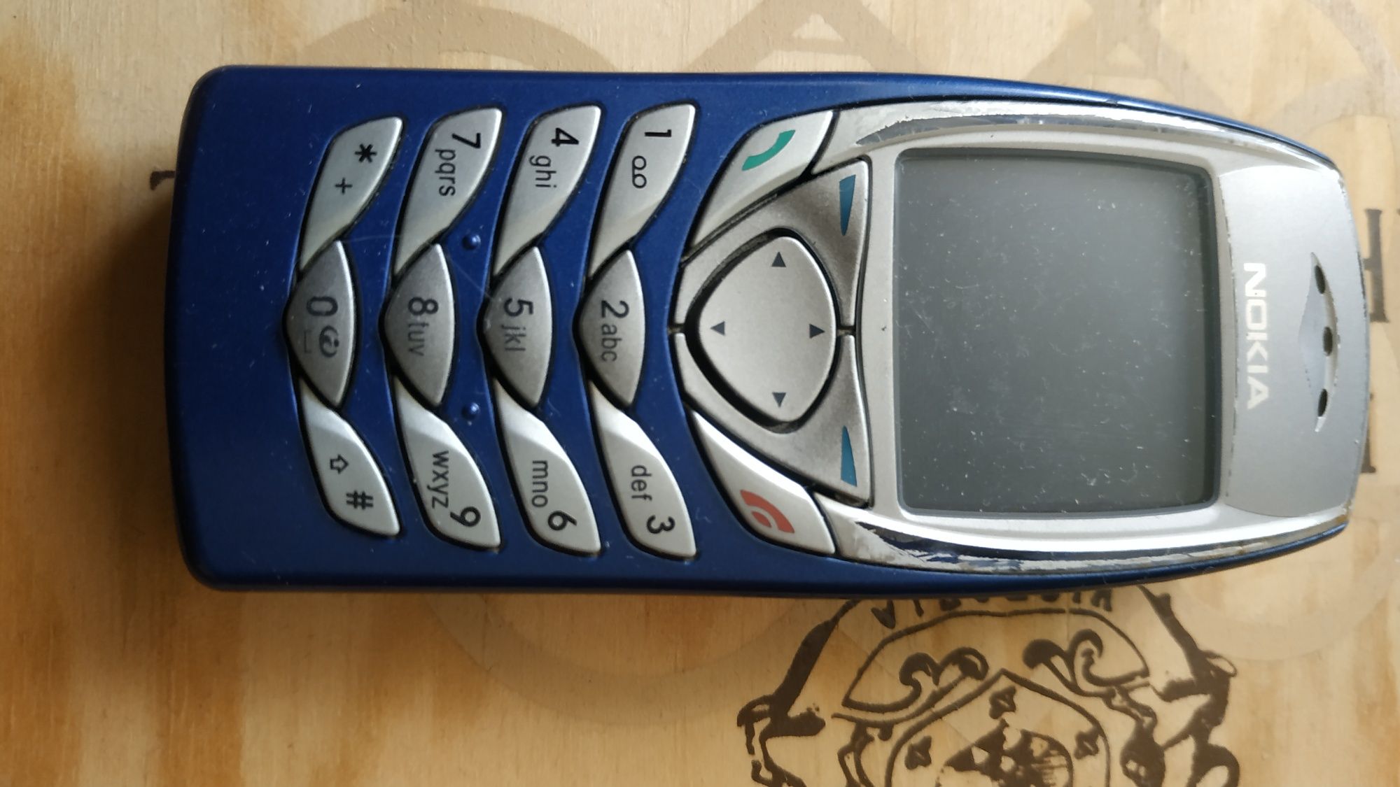 Nokia 6100 привезена за кордону.