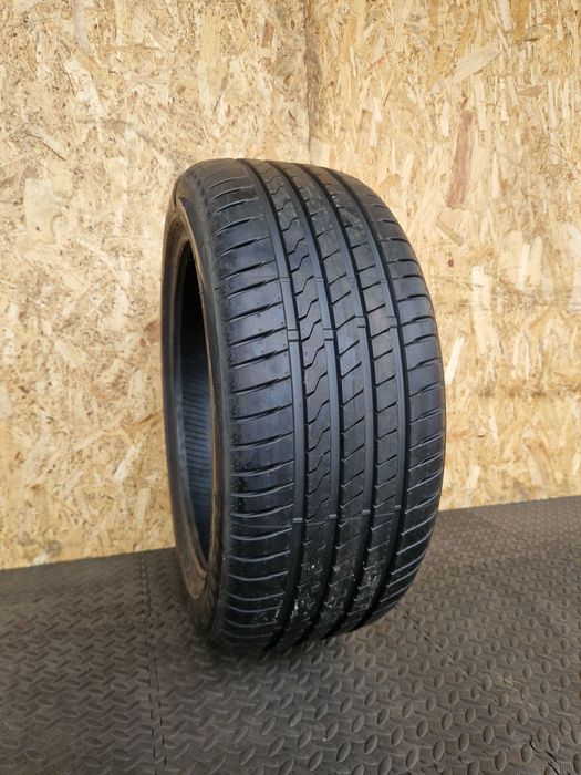 Opona letnia 235/45/18 Firestone Roadhawk