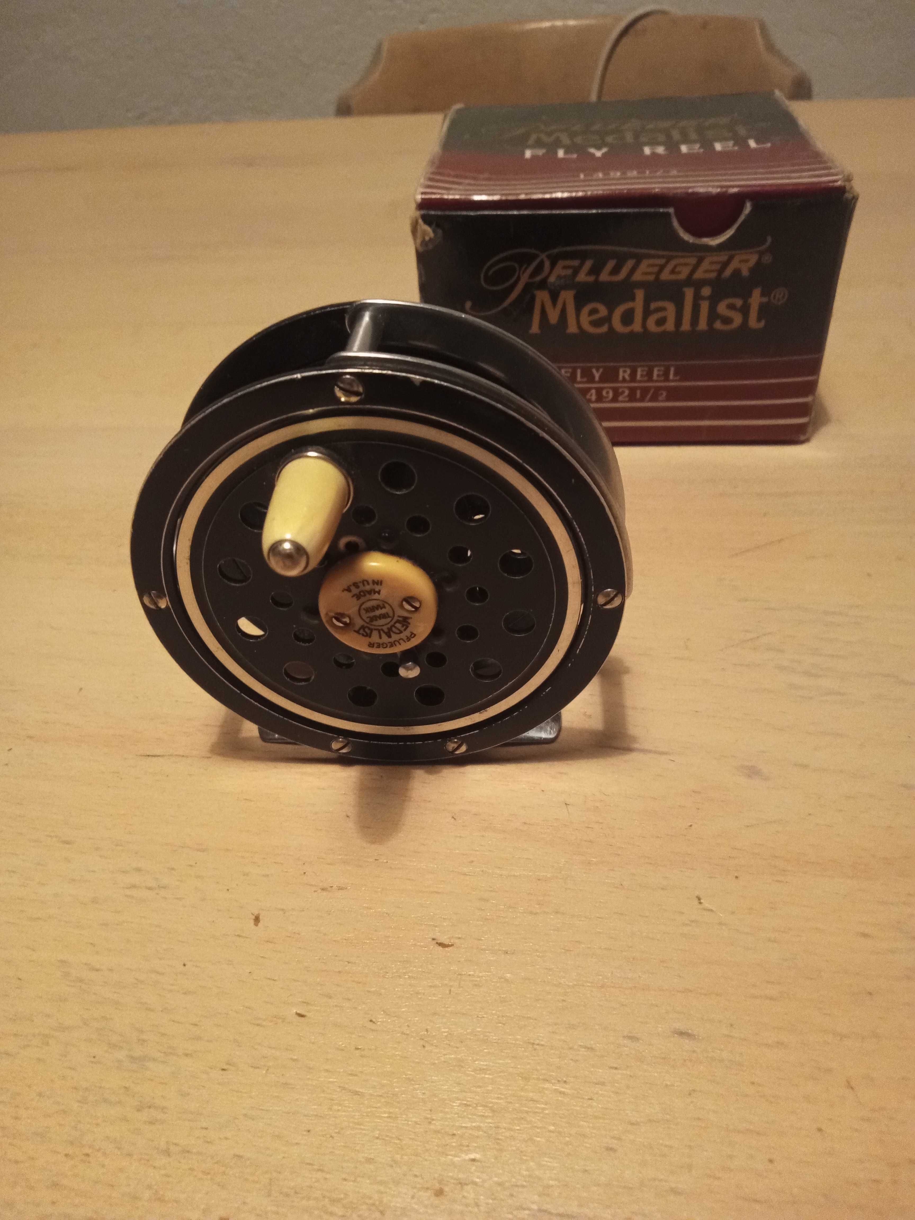 Kołowrotek muchowy Pflueger 1494.