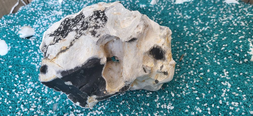 Камень для акваріума з отвором