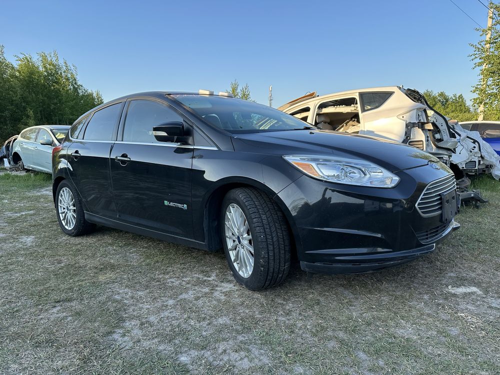 Передній бампер на форд фокус електро / ford focus mk3 Electric Bev