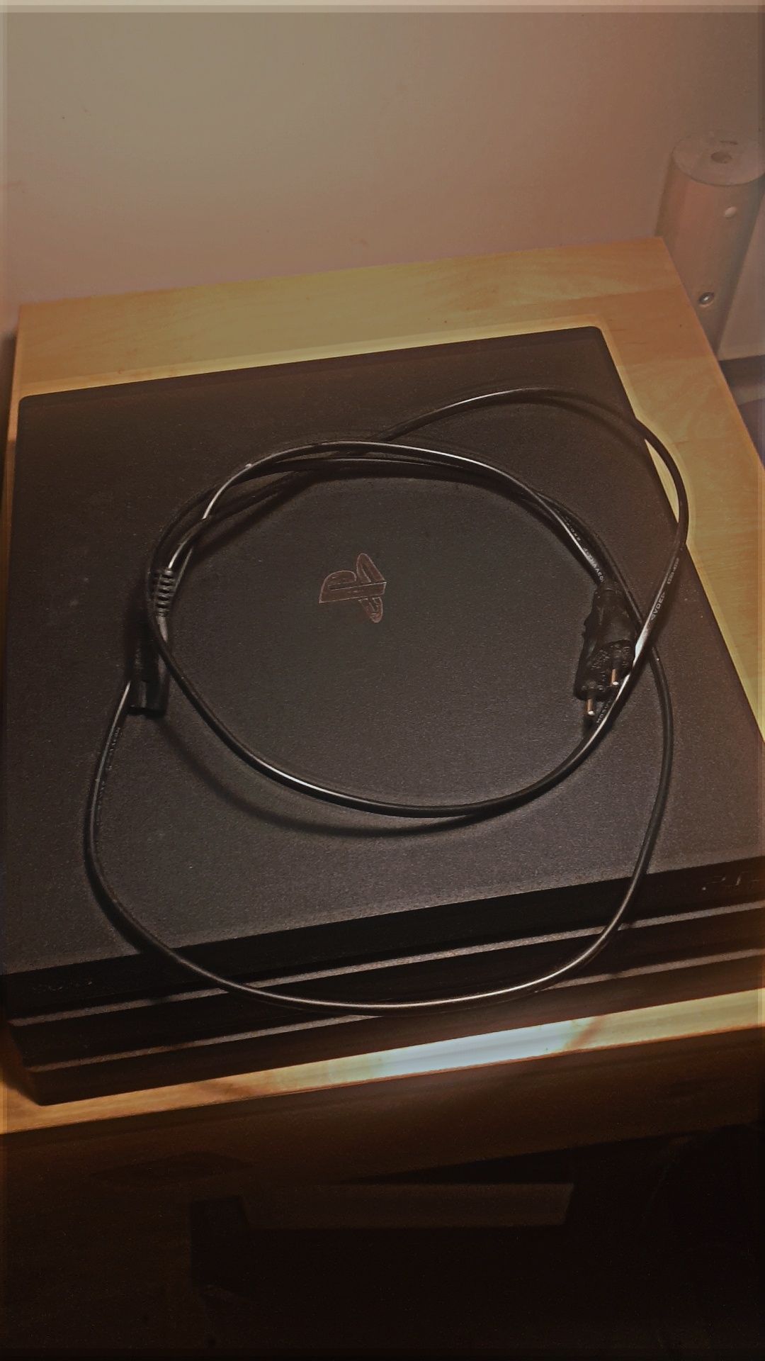 Konsola PlayStation 4 Pro 1TB – Używana, w idealnym stanie + pad Cobra