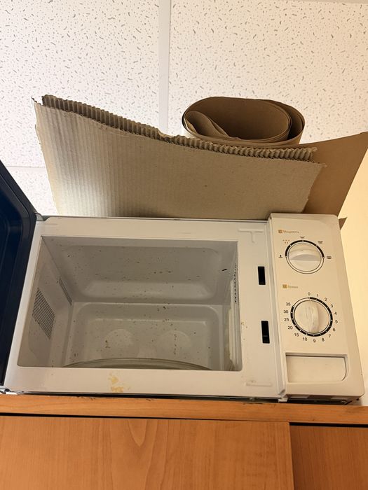 Мікрохвильовка  б/у все працює