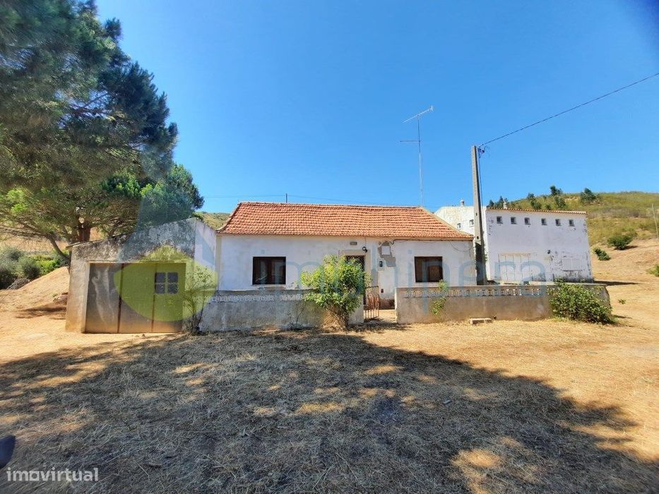 Herdade com 14 hectares e 3 artigos urbanos no concelho de Monchique
