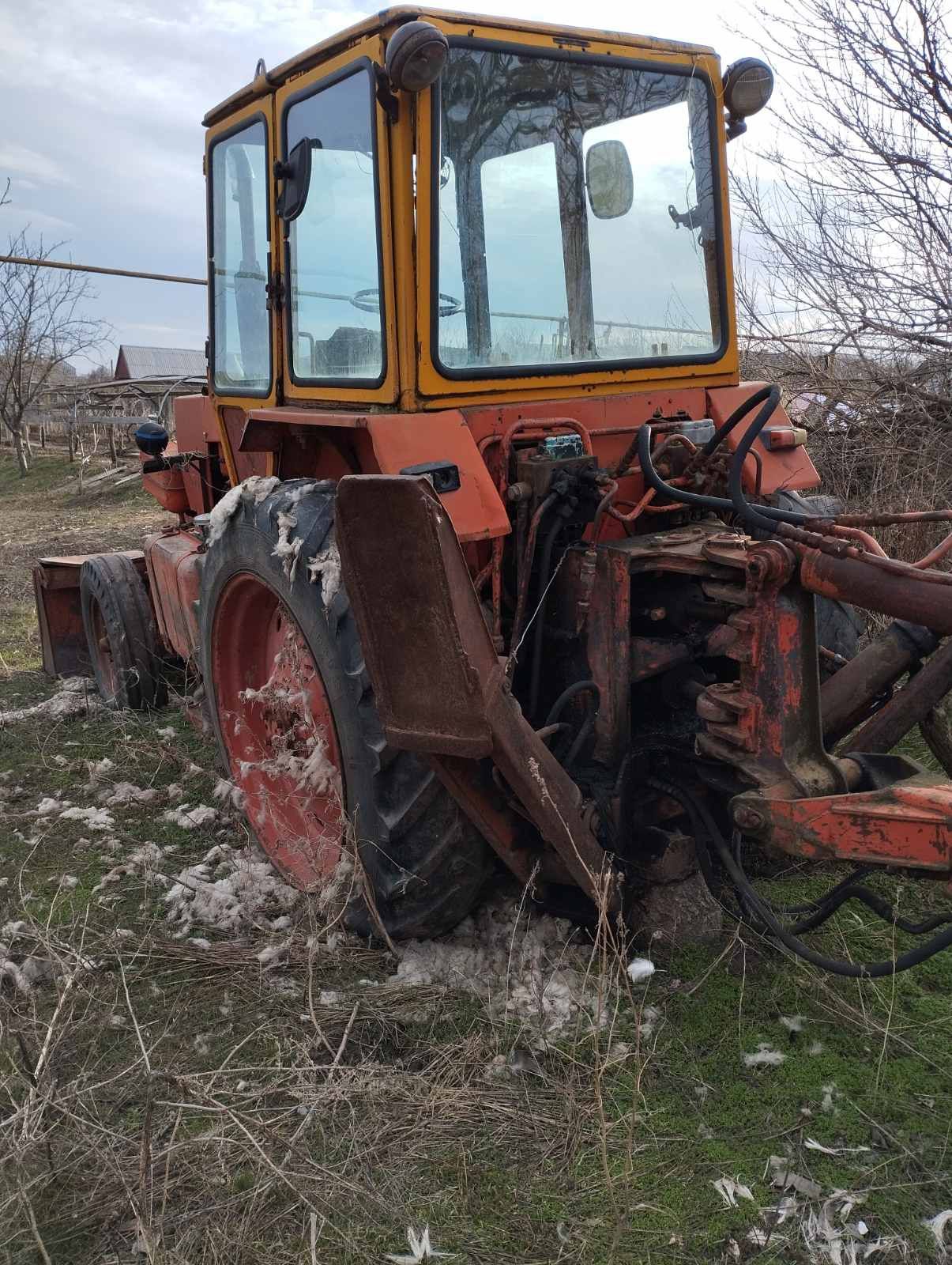 Ескаватор ЮМЗ робочому стані