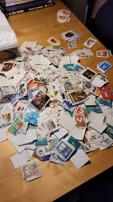 Znaczki pocztowe, tysiące