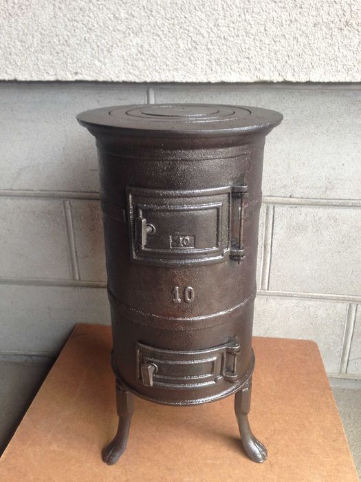 Piecyk żeliwny z lat PRL-u. Koza, cyganek.