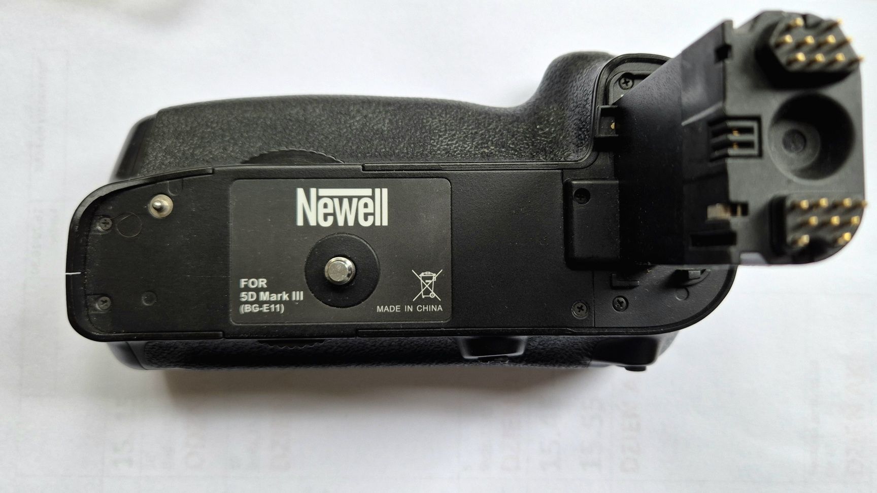 Lustrzanka Canon 5D Mark III + grip Newell - przebieg 105 tys.