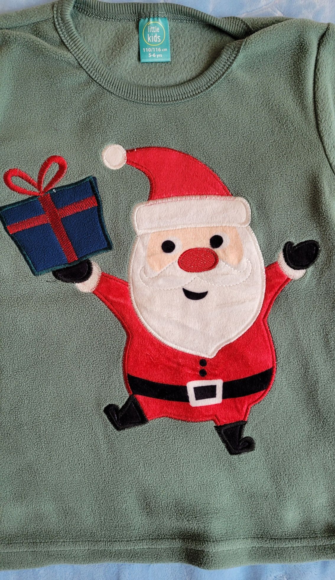 Świąteczna chłopięca bluza 110/116 zielona z Mikołajem