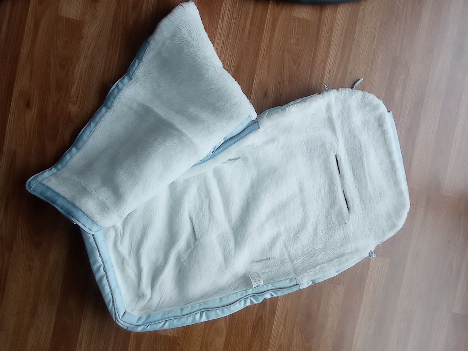 Śpiworek zimowy do wózka sanek gondoli