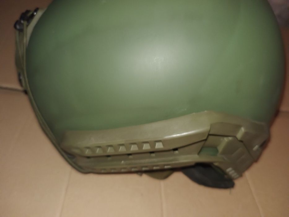 Шолом захисний надійний залишився тільки шолом