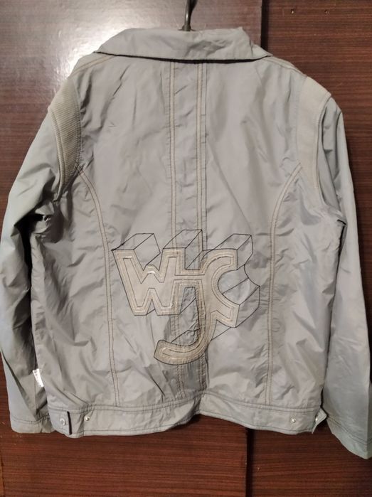 Продам ветровку на мальчика.