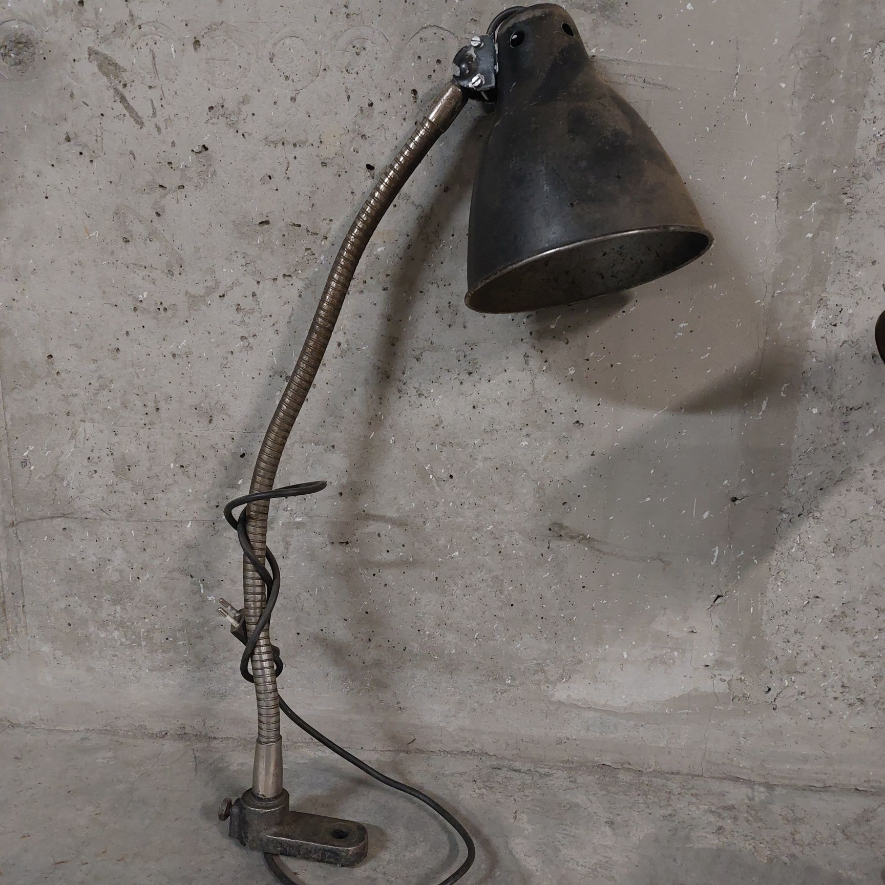 Stara metalowa  lampa industrialne loft vintage prl