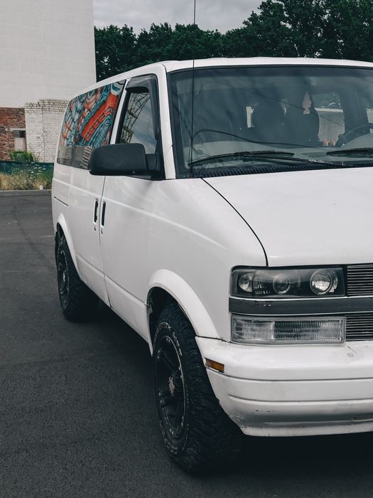 Chevrolet Astro Van