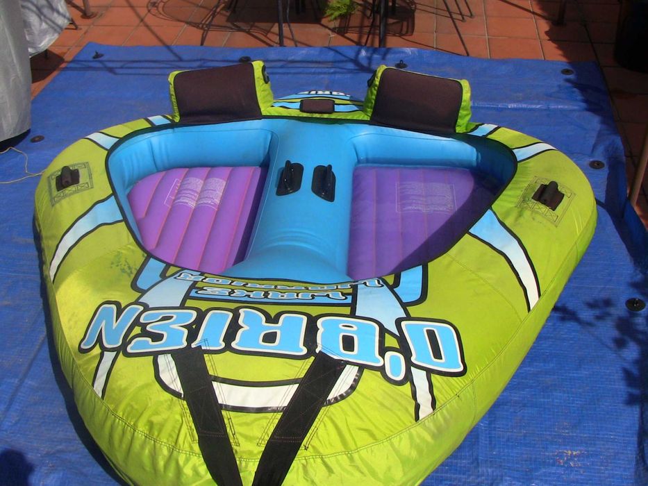 Boia de reboque para barco, duas pessoas.