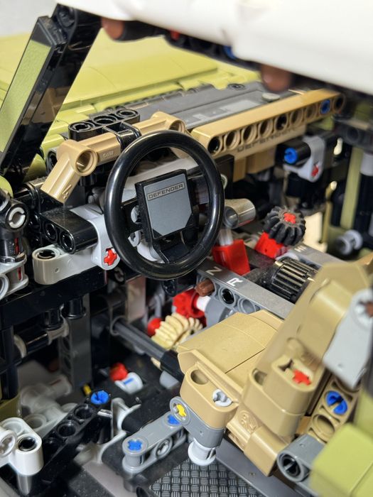 LEGO конструктор TECHNIC 42110 LAND ROVER DEFENDER оригинал!