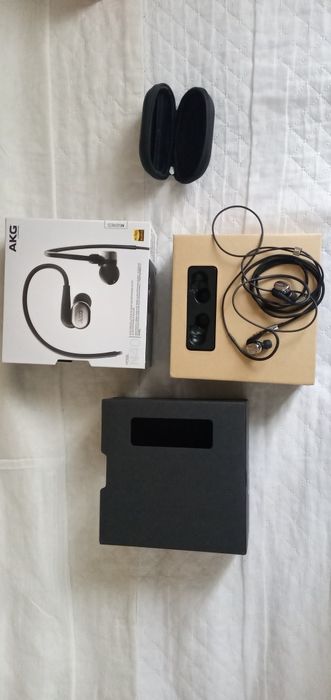 *** AKG n 40 ***