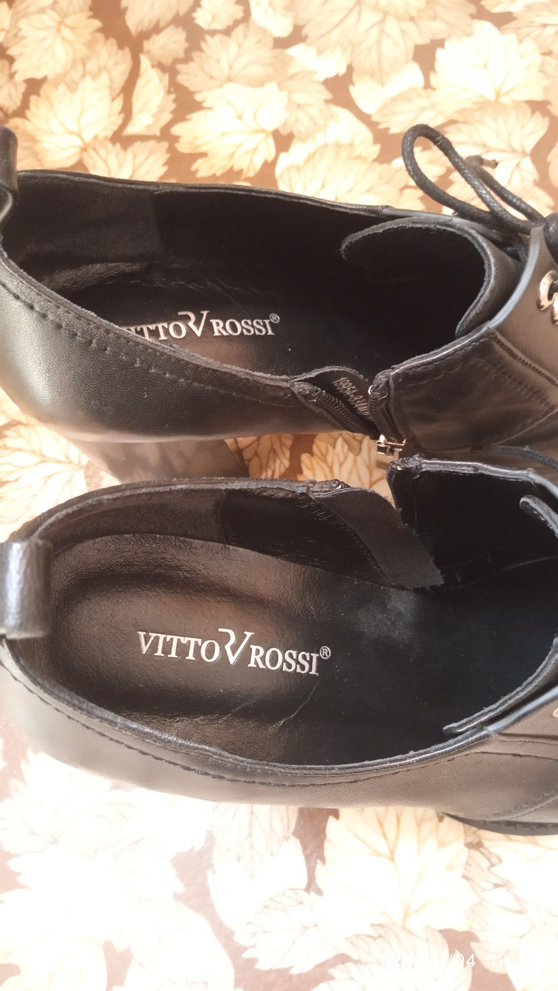 Гарні шкіряні туфлі.Vitto Rossi.