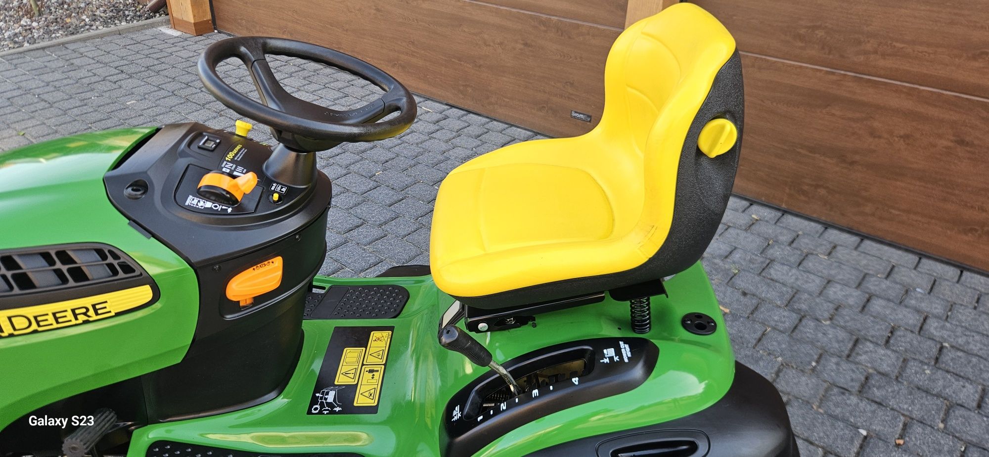 Traktorek kosiarka John Deere x165 22hp
