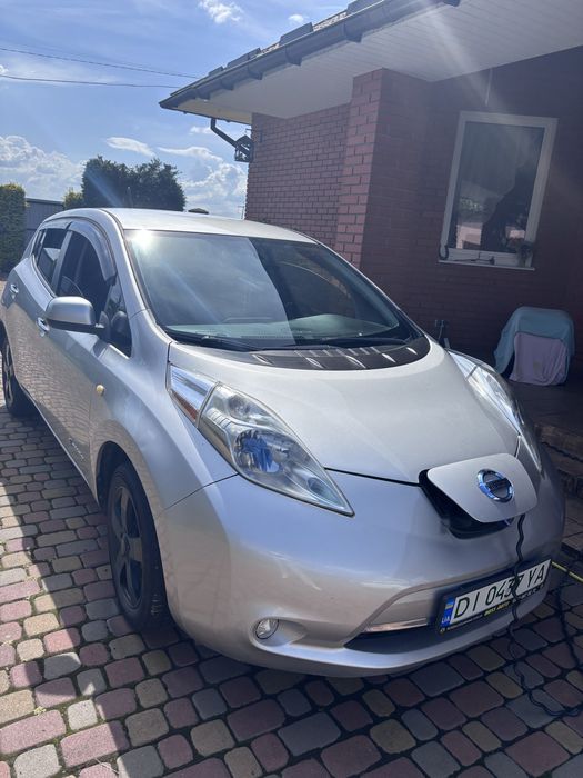 Nissan leaf ліф електричка