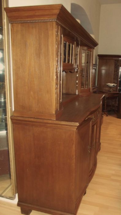 Dębowy pięknie przeszklony kredens z lat 30-tych XX w.