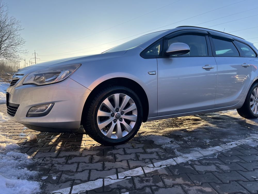 Opel Astra J Sport Touer 2012