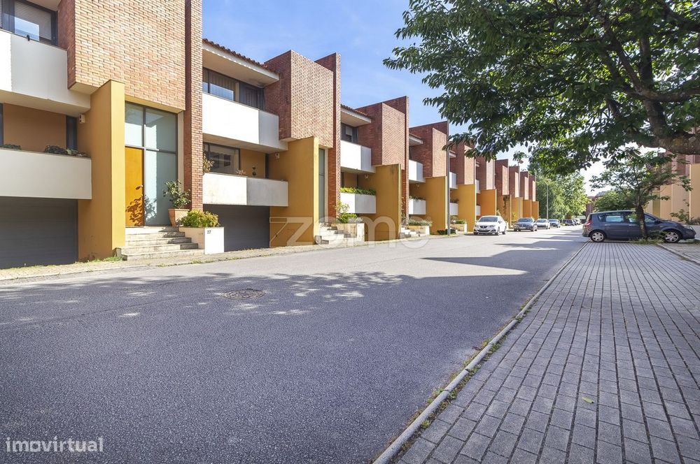 Moradia T4+1 em Nogueró / Tenões , Braga