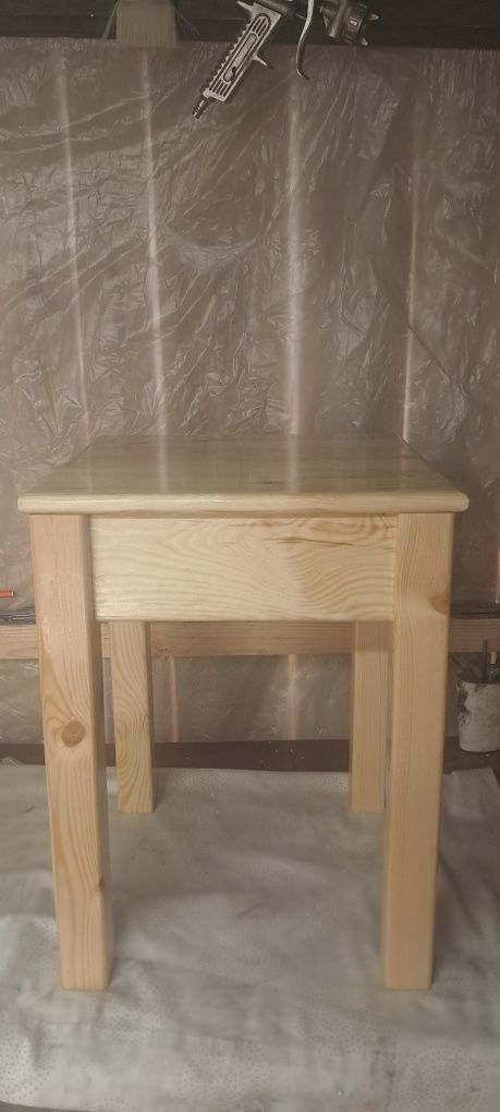Табуретка  дерев'яна. Продам.