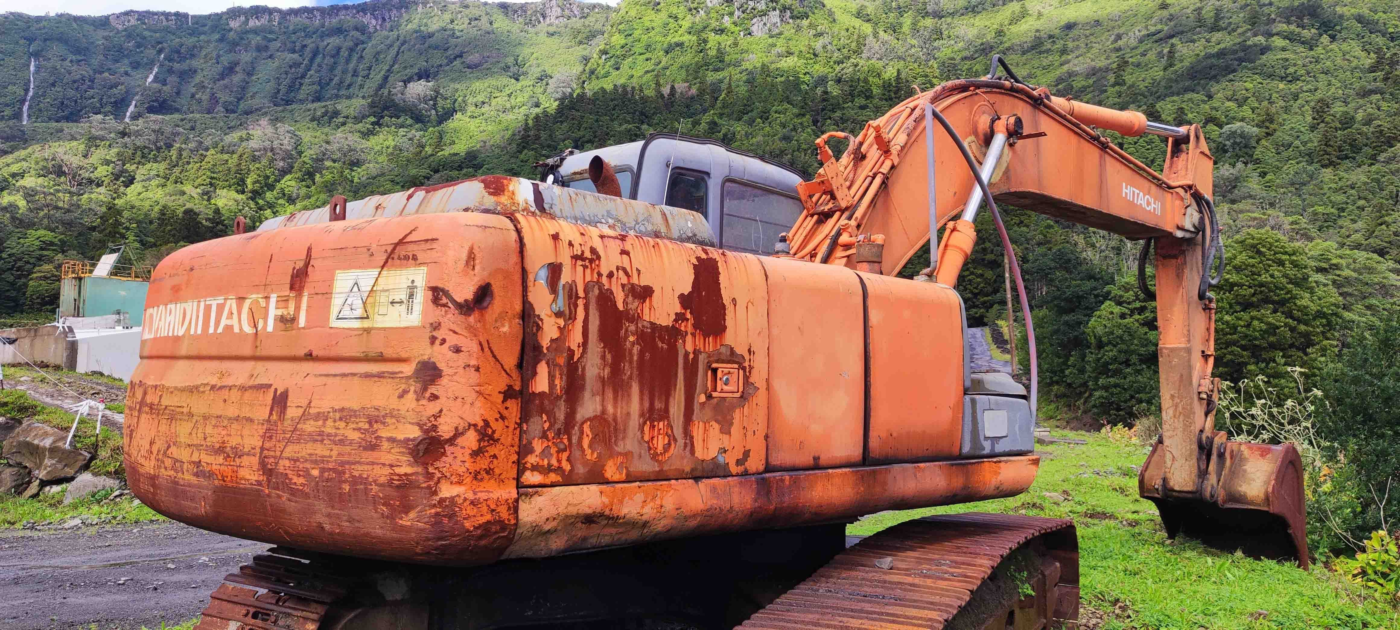 Escavadora de Rastos Hitachi 210