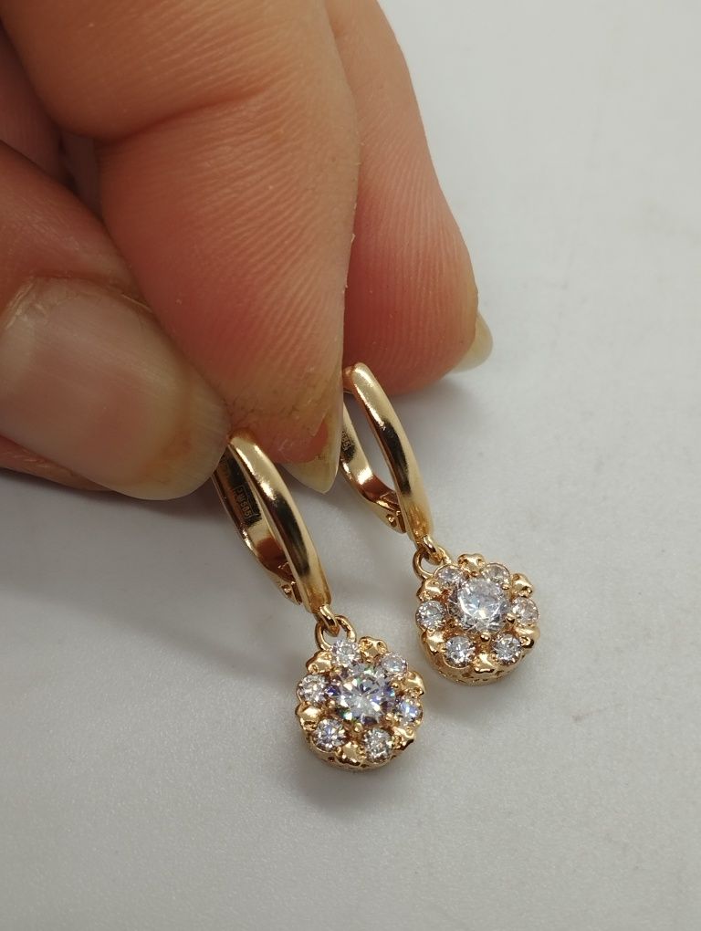 Золотые сережки 3.98 грамма