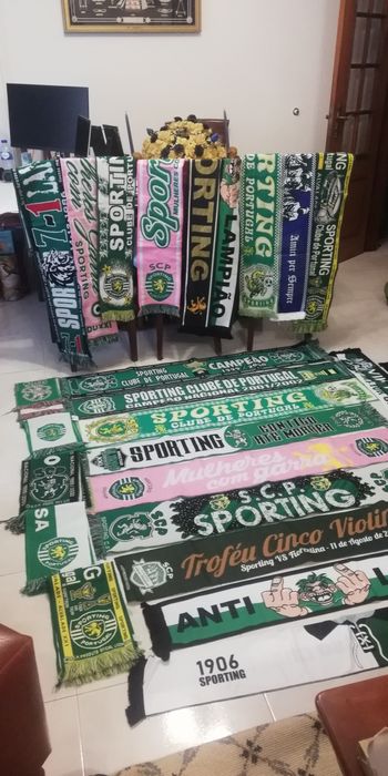 26 Cachecois e uma Bandeira do Sporting
