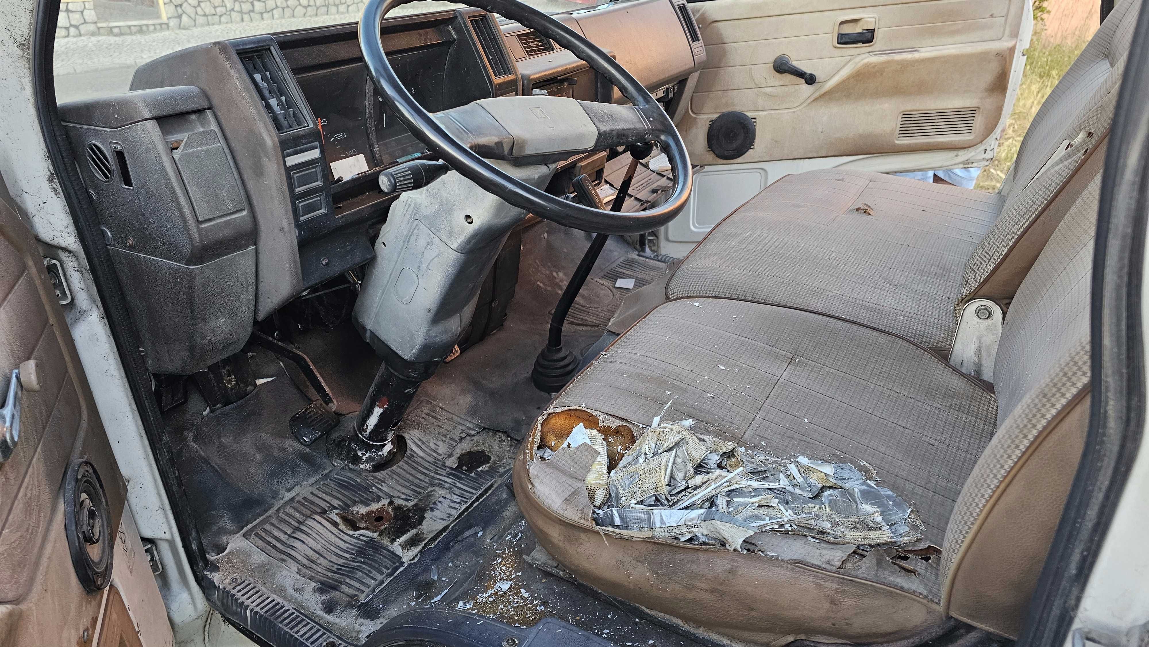 Velhinha Mas Valente! Isuzu NKR a Bombar