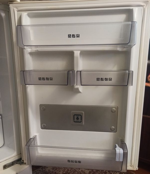 Продам рабочий холодильник SAMSUNG