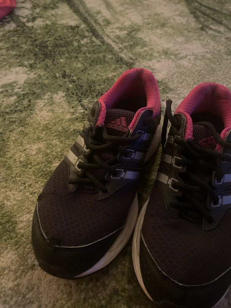 Adidasy czarno- różowe running dla kobiet