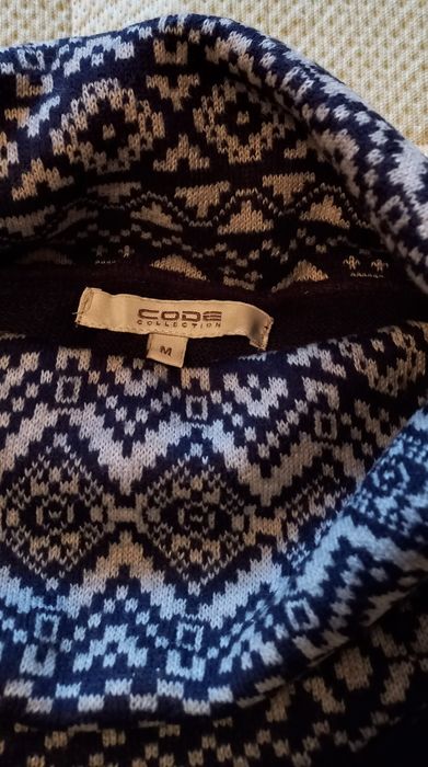 Camisola azul escuro em malha fina