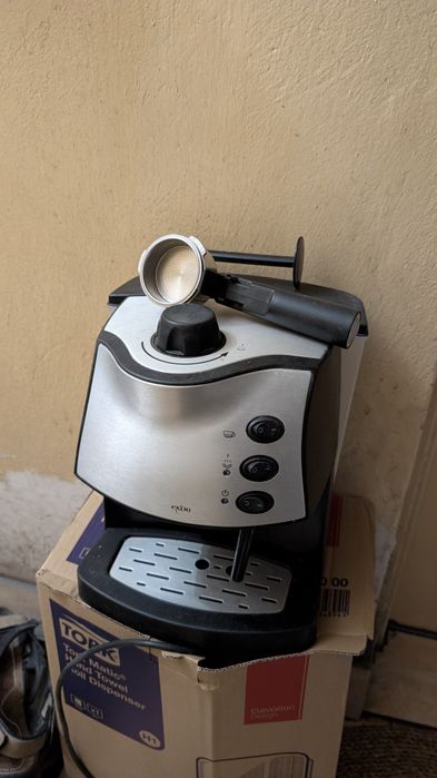 Ekspres z kolbą na kawę mieloną