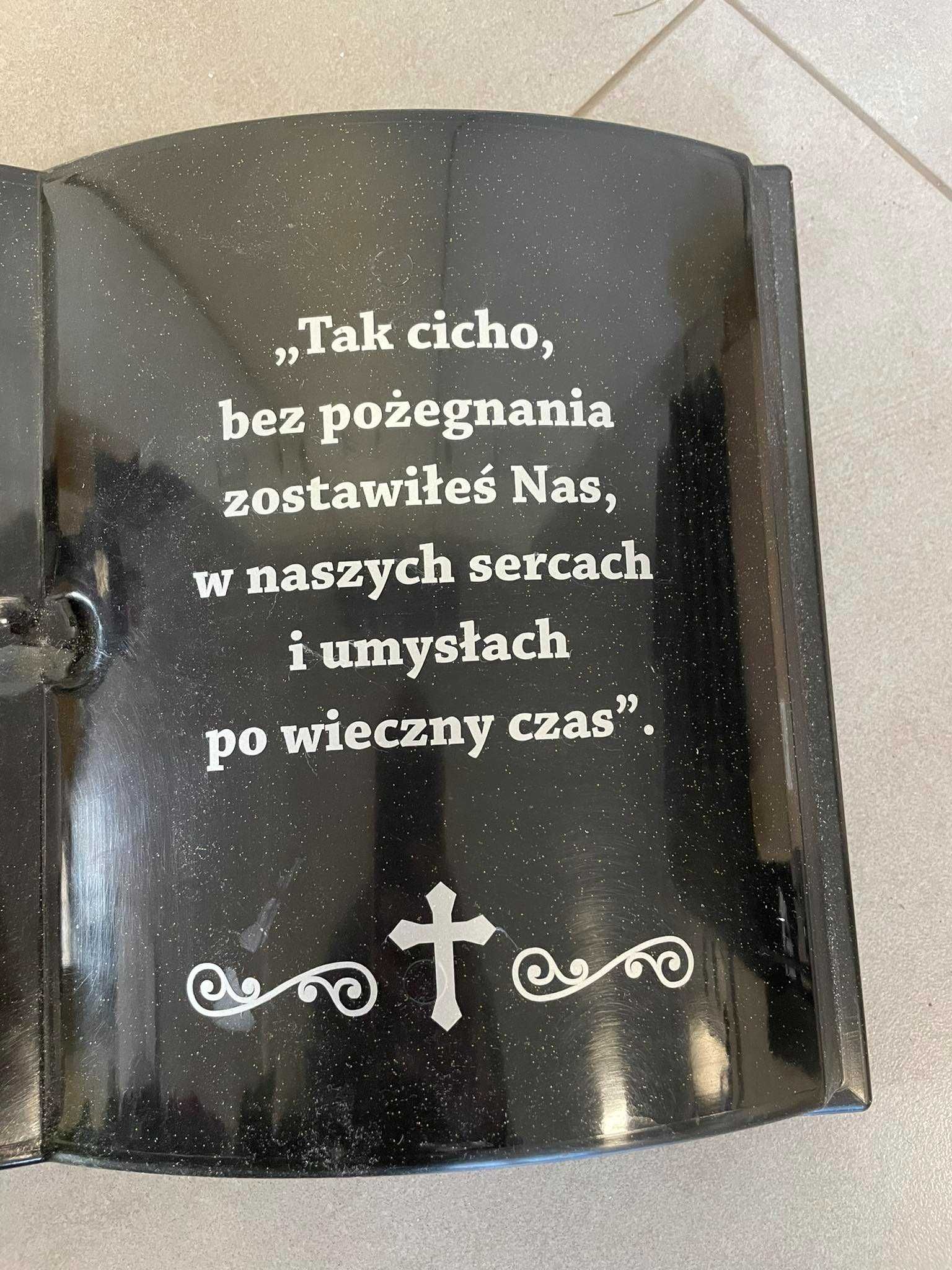 Księga czarna na cmentarz Kompozycja Stroik nagrobny Kwiaty Fiolet