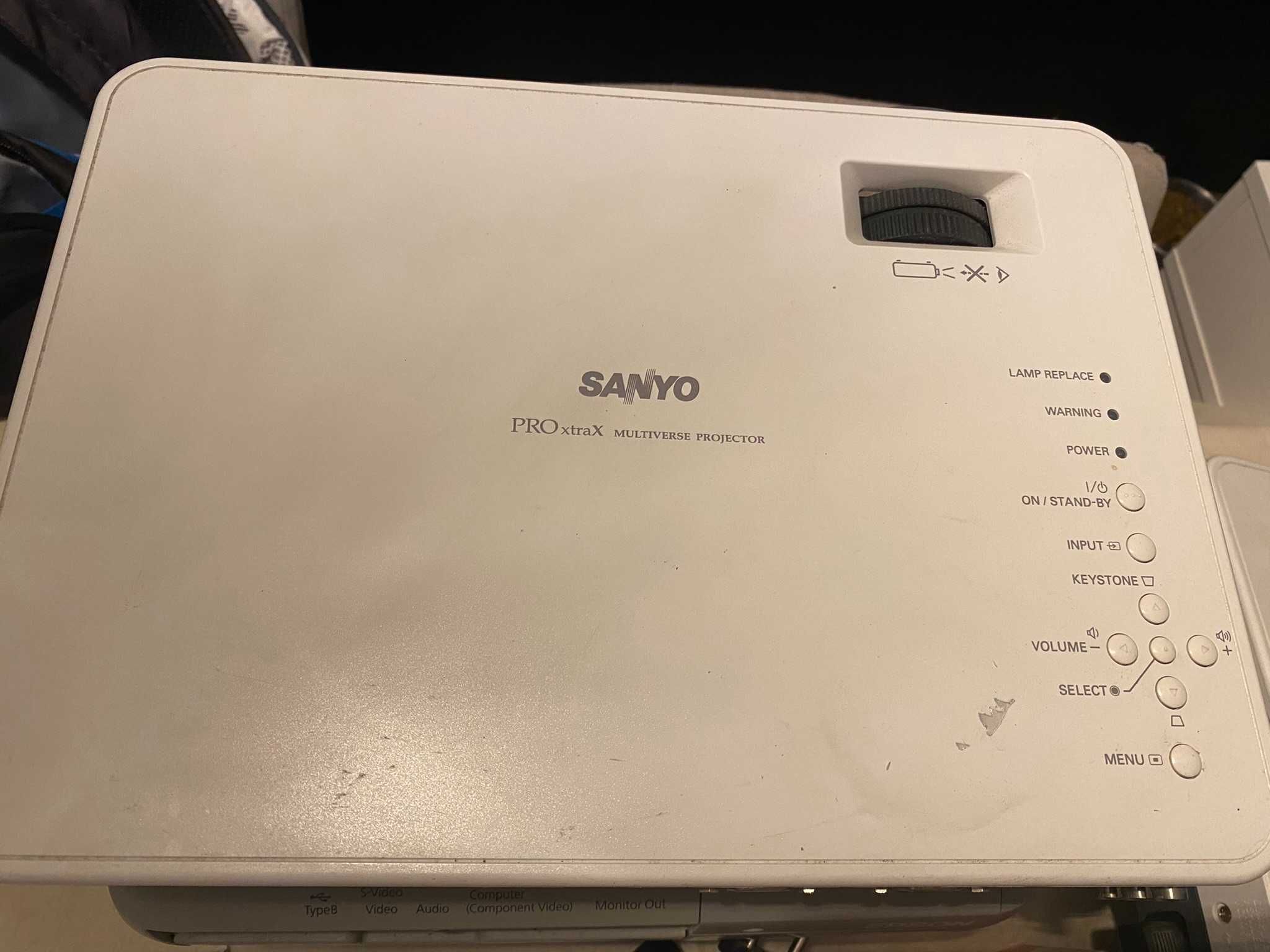 Videoprojetor Sanyo PLC-XW56