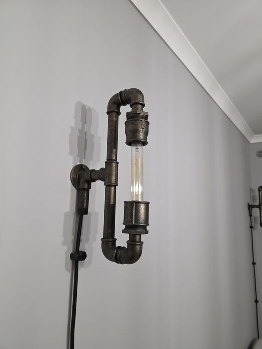 Lampa industrialna z rur wodnych