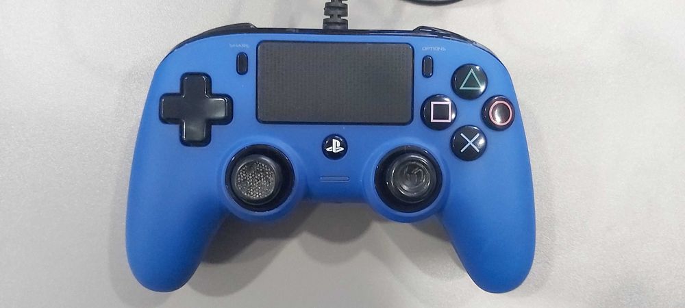 Comando Nacon Playstation 4 PS4 Wired Compact Controller Blue